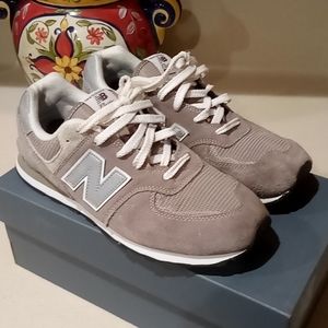 New balance Classic 574 size 7 men 8.5 women